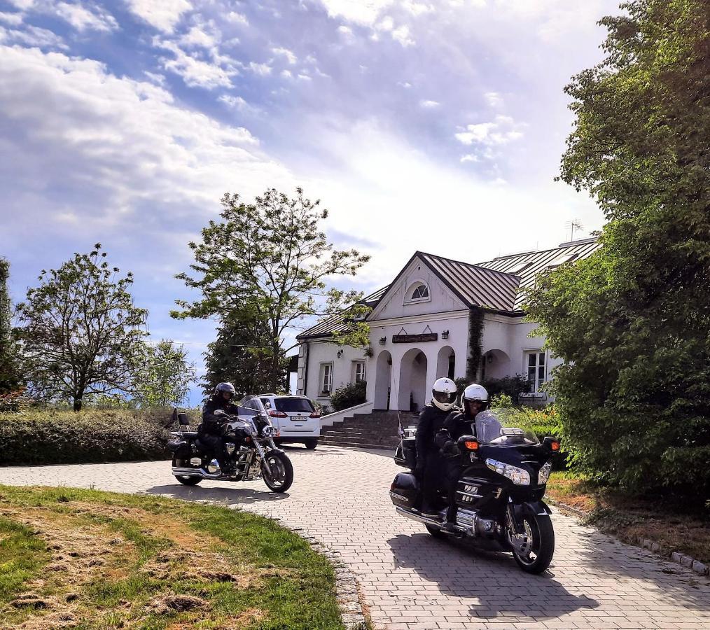Dwor Na Wichrowym Wzgorzu Bed and Breakfast Przybysławice Buitenkant foto
