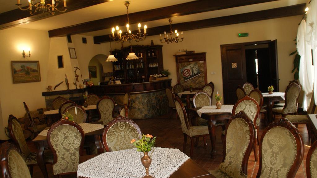 Dwor Na Wichrowym Wzgorzu Bed and Breakfast Przybysławice Buitenkant foto