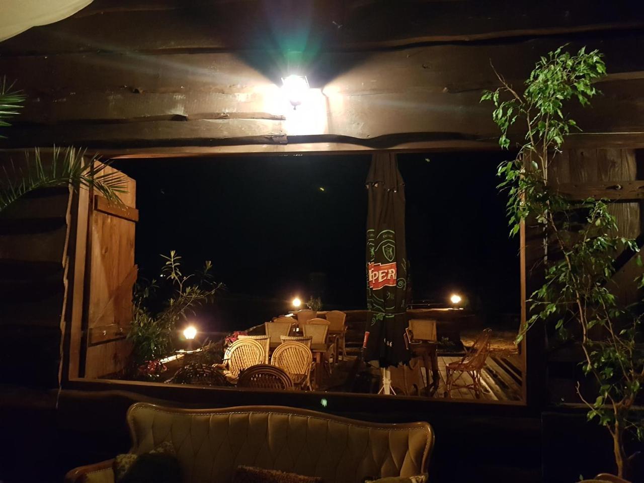 Dwor Na Wichrowym Wzgorzu Bed and Breakfast Przybysławice Buitenkant foto